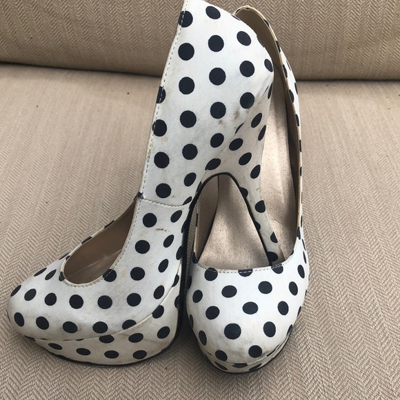 Heels - Picture 3 of 5